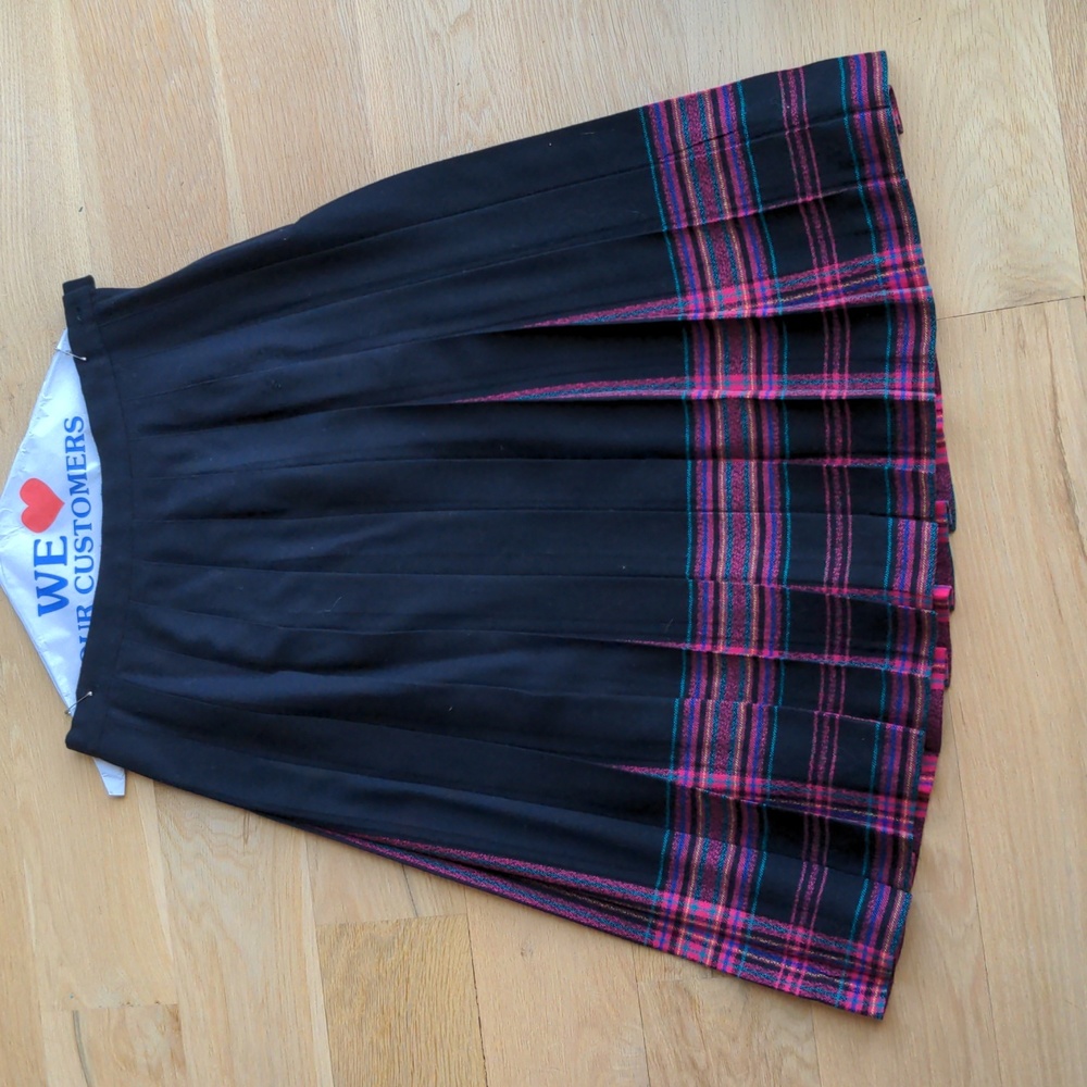 Pendleton vintage pleated skirt, black with pink plaid